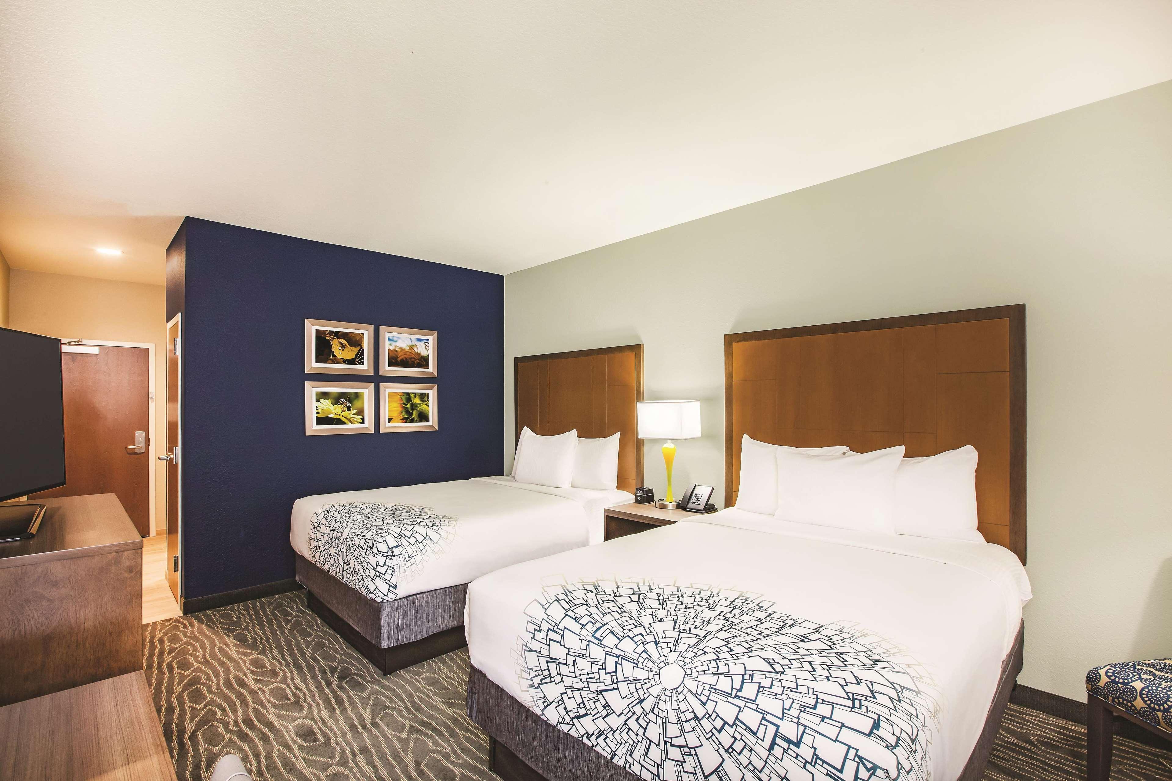 La Quinta By Wyndham Wichita Northeast Hotell Exteriör bild