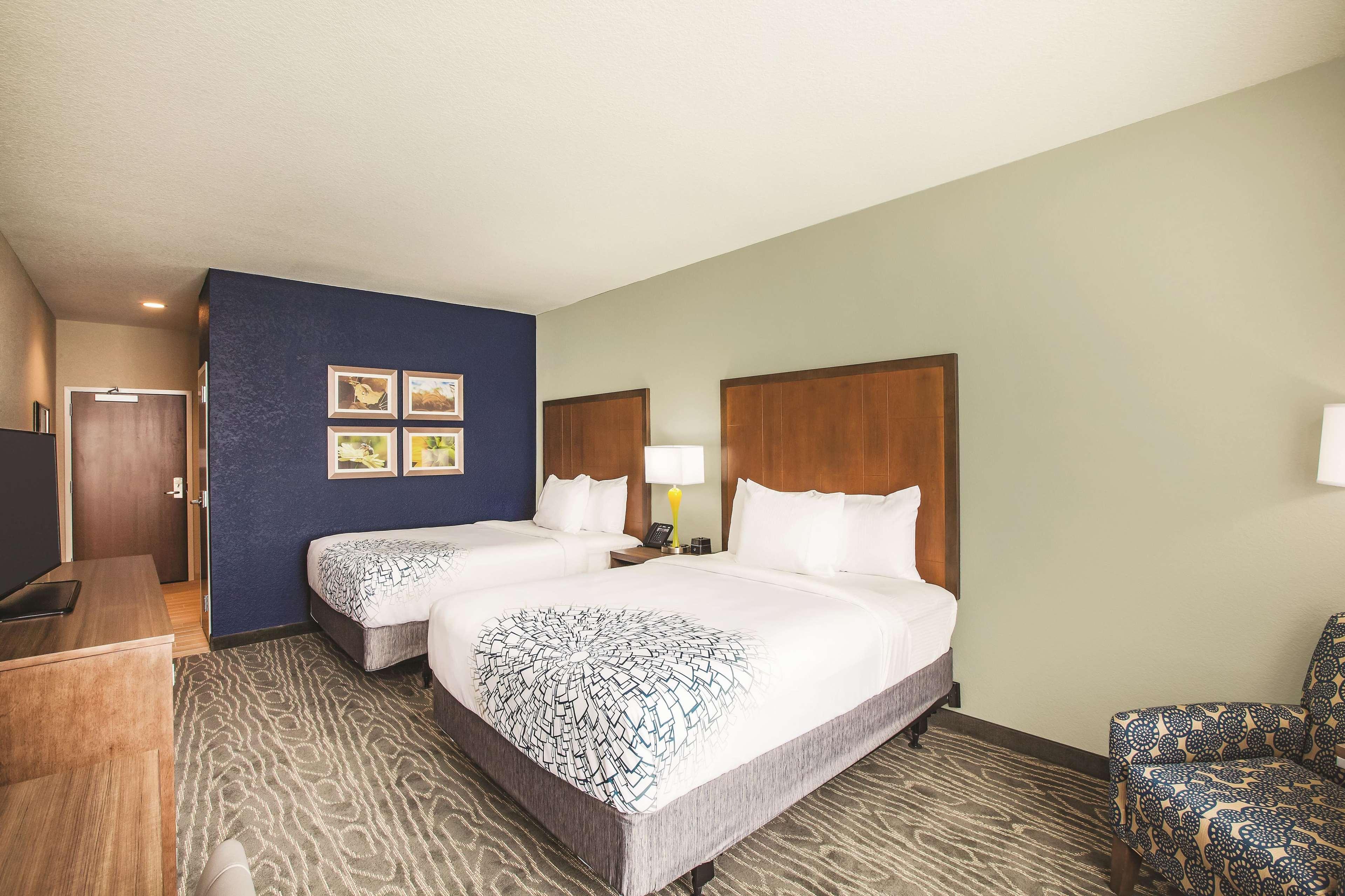 La Quinta By Wyndham Wichita Northeast Hotell Exteriör bild