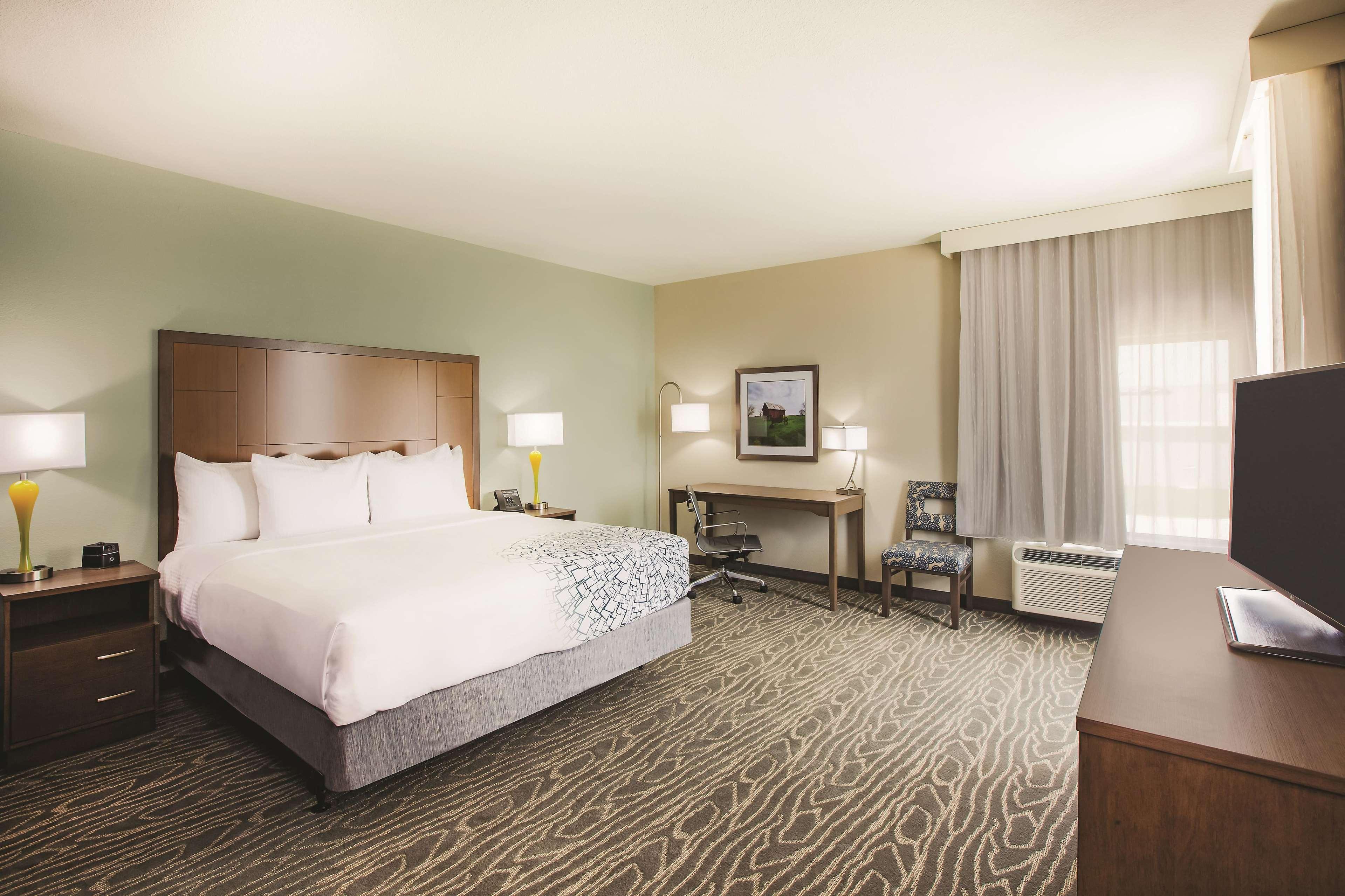La Quinta By Wyndham Wichita Northeast Hotell Exteriör bild