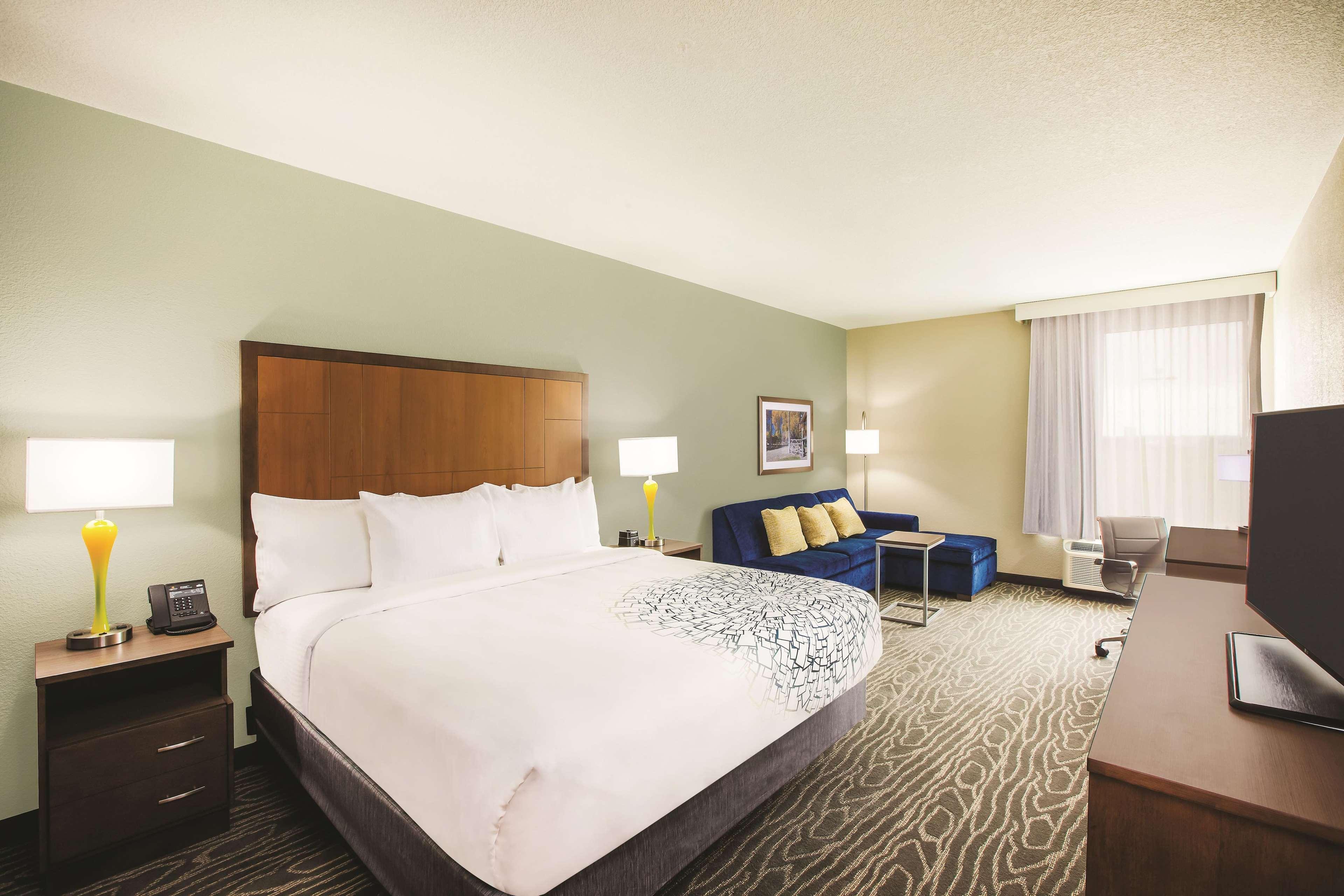 La Quinta By Wyndham Wichita Northeast Hotell Exteriör bild