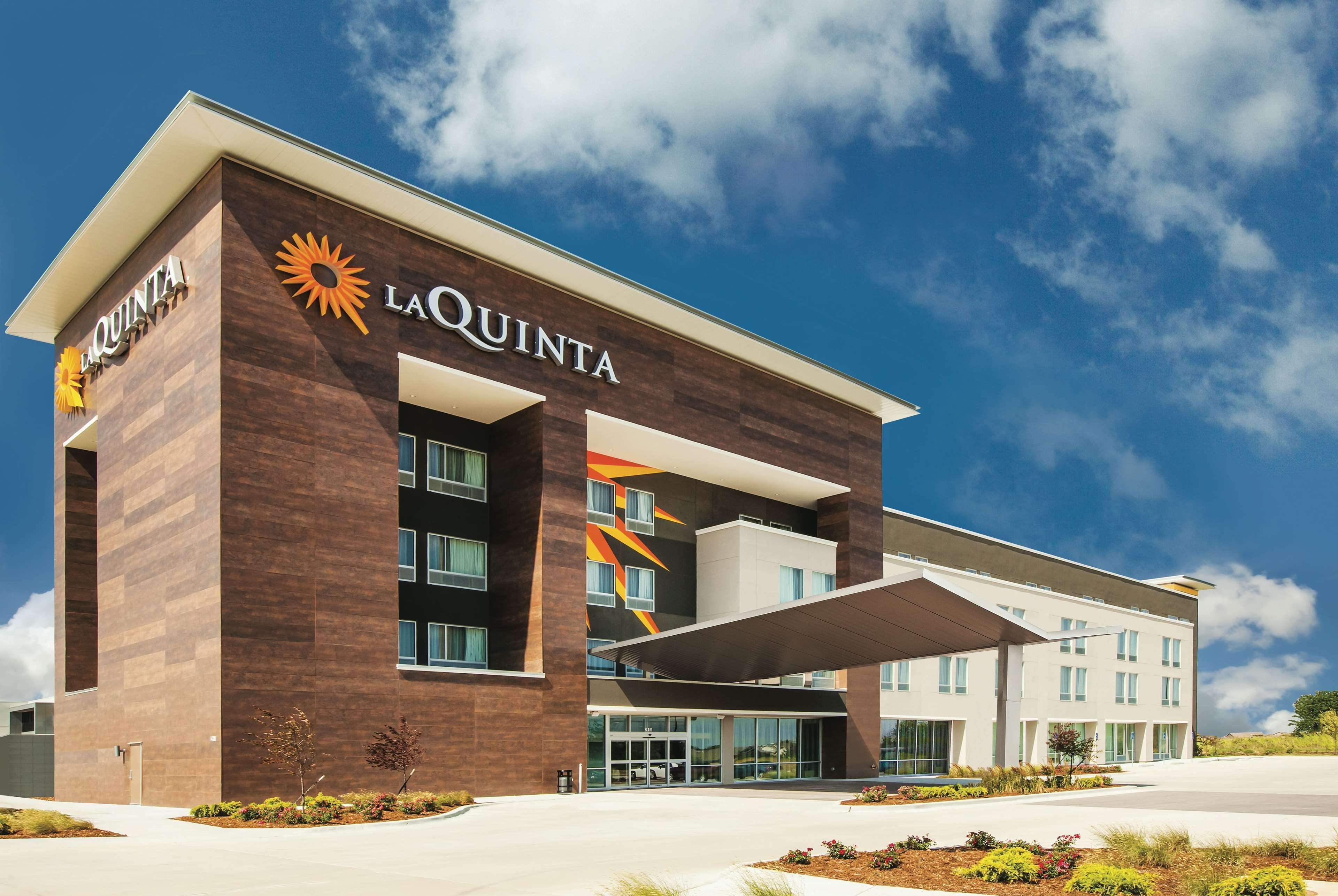 La Quinta By Wyndham Wichita Northeast Hotell Exteriör bild